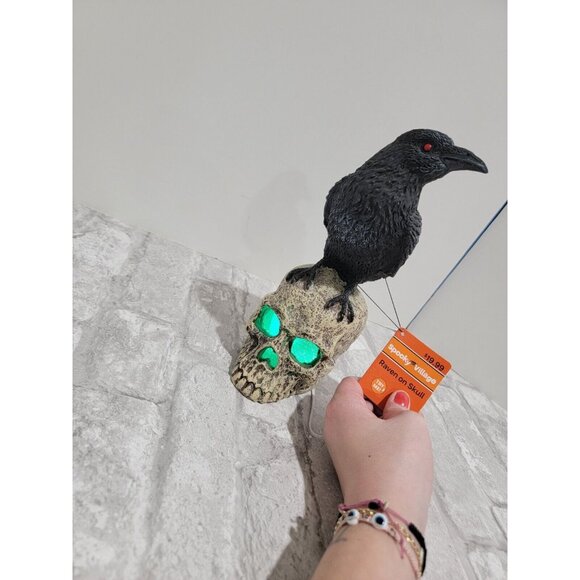 Raven on Skull LED Illuminated Eyes 9" Tall Spooky Village New Home Decor - Picture 7 of 12